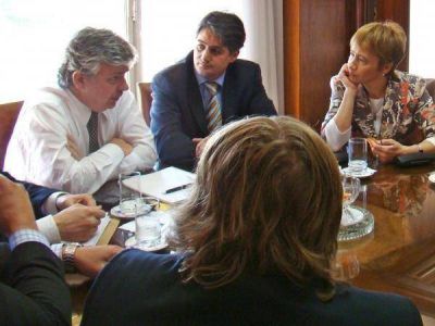 R�os se reuni� con el Secretario de Transporte por la conectividad de la Isla
