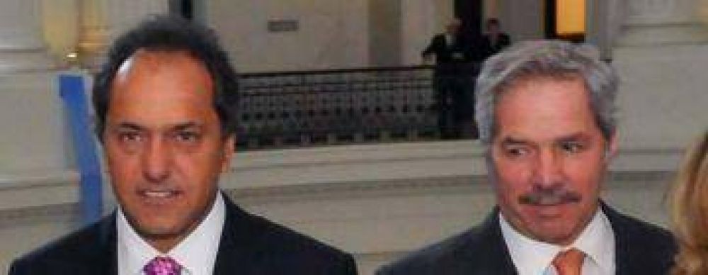 Tras abandonar la oposici�n, Sol� ya se muestra con Scioli