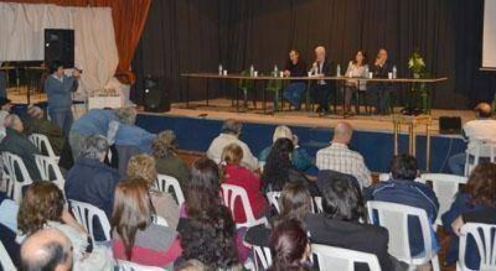 Cuatro candidatos a intendentes expusieron frente a la Asamblea