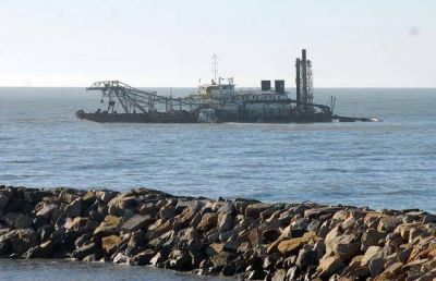 Emisario: la draga var� y deber� ser traslada al puerto para su reparaci�n
