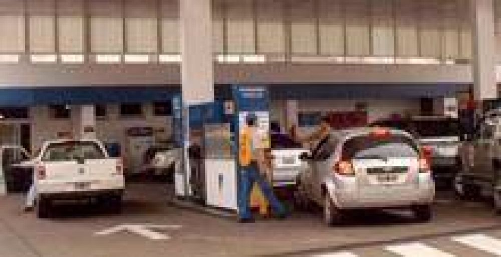 Alerta por falta de combustible en expendedoras capitalinas