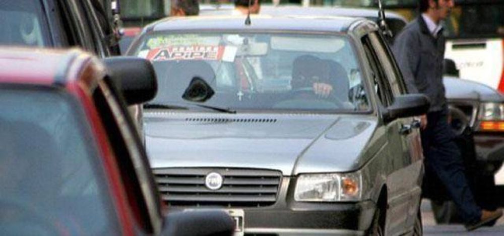 Remiseros analizan otro incremento por subas en las naftas