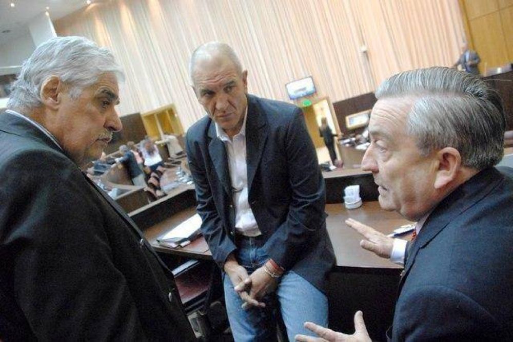 Eval�an un expendio estatal de combustibles