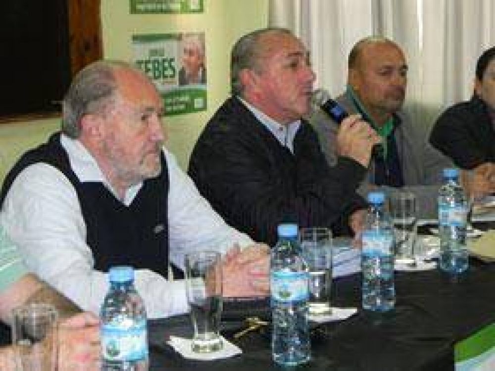 Ahora, Verna se mostr� con Tebes