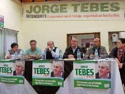 Tebes defini� acciones de campa�a en encuentro con la militancia al que tambi�n asisti� Verna