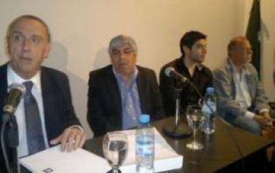 Moyano en C�rdoba pronostic� "tiempo dif�ciles"