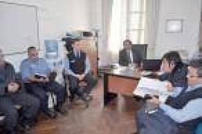 Municipio y Polic�a definen plan de trabajo para tratar los focos de conflictos 		