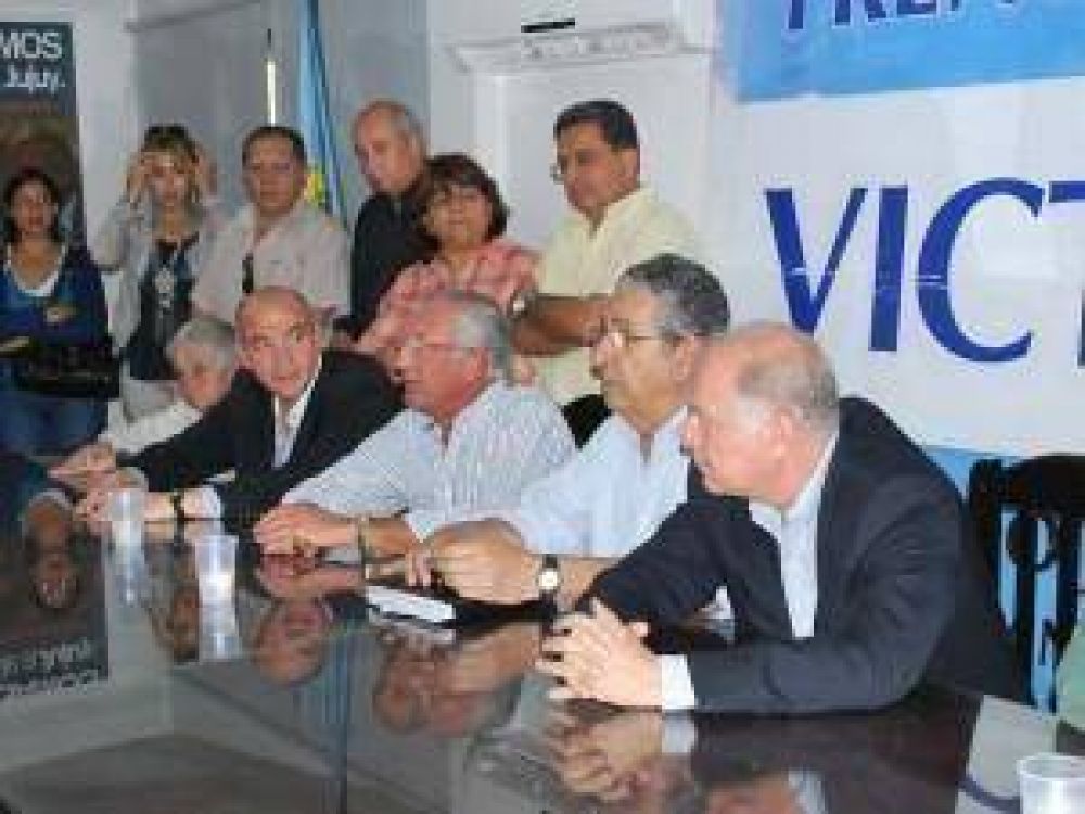 Fellner reuni� al PJ de capital e insisti� en �hacer una campa�a sin agravios, sino con propuestas�