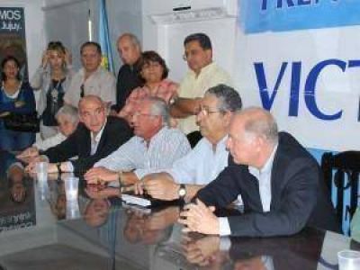 Fellner reuni� al PJ de capital e insisti� en �hacer una campa�a sin agravios, sino con propuestas�