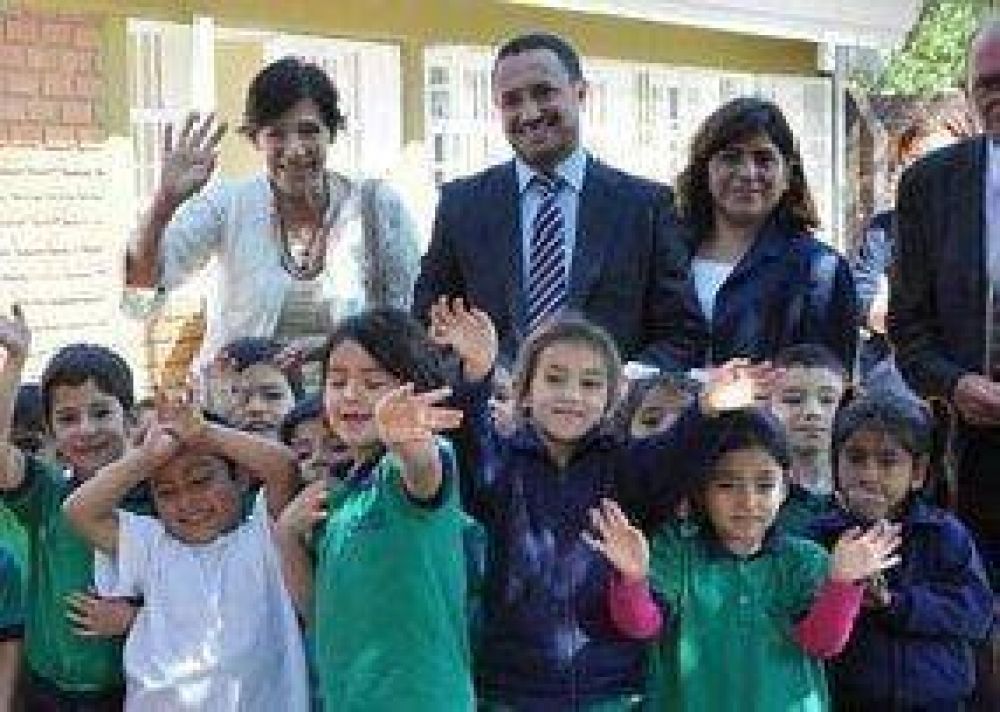 Contin�an las visitas espont�neas del Ministro de Educacion a escuelas de San Luis