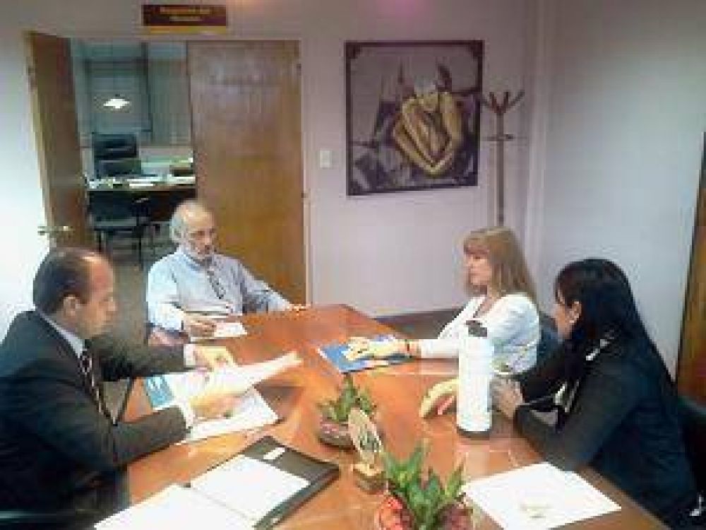 Jacobo se reuni� con representantes de OSDE	