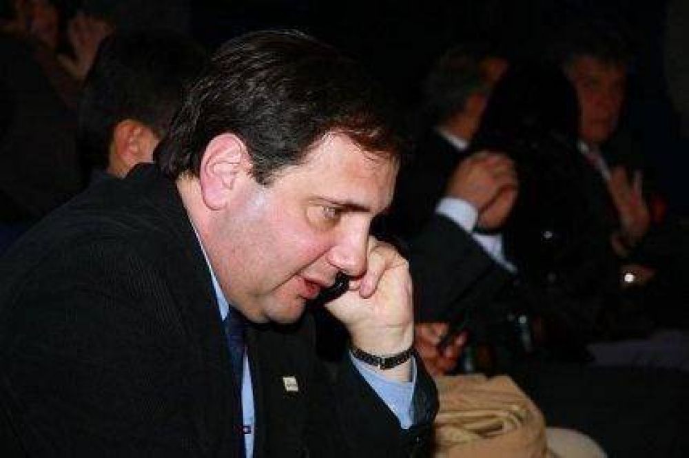 Casc�n afirm� que el recorte del gabinete es una "respuesta al electorado"
