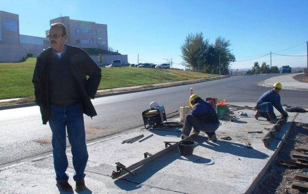 Farizano busca garantizar el plan de pavimentaci�n 