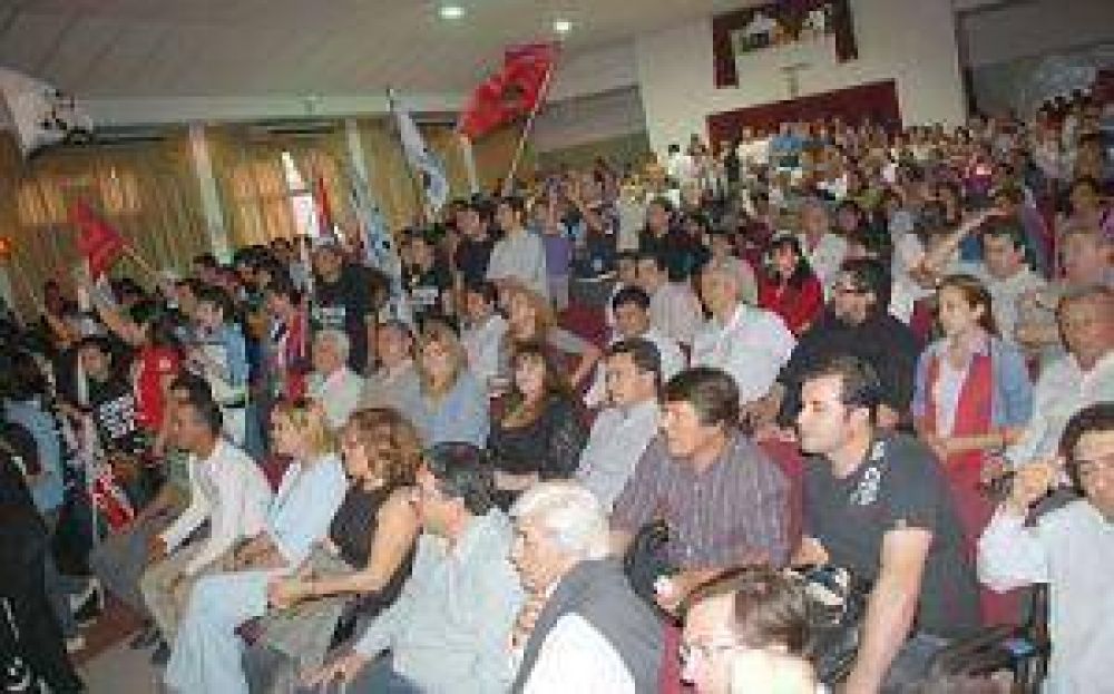 Ricardo Alfons�n relanz� su candidatura por el triunfo en S�enz Pe�a y Resistencia