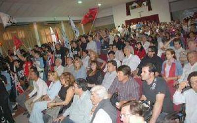 Ricardo Alfons�n relanz� su candidatura por el triunfo en S�enz Pe�a y Resistencia