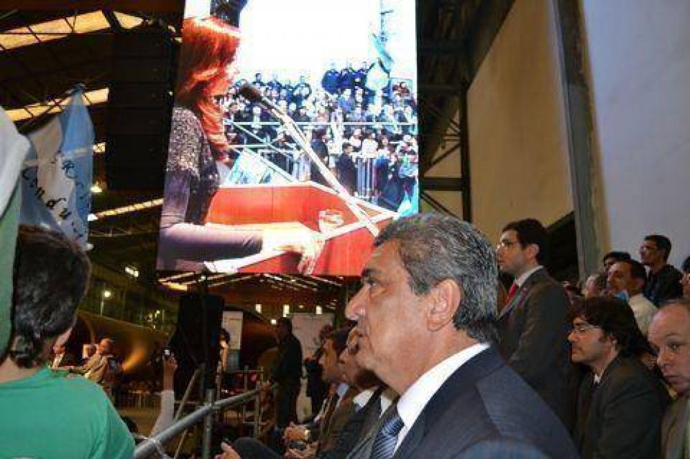 Slezack dijo presente en el acto que encabez� Cristina