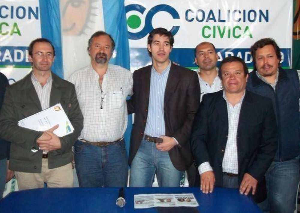 La Coalici�n C�vica present� su plan de gobierno junto a Adri�n P�rez