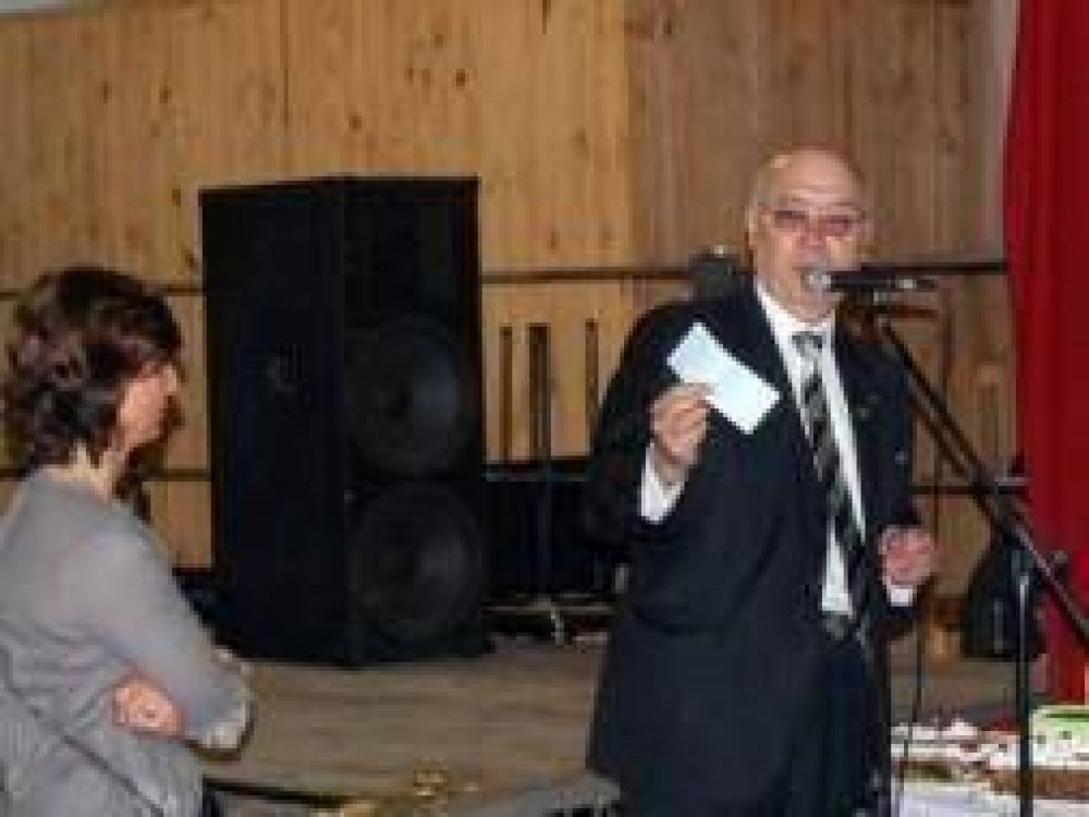 Saladillo: Gorosito entreg� subsidio a Escuela 37