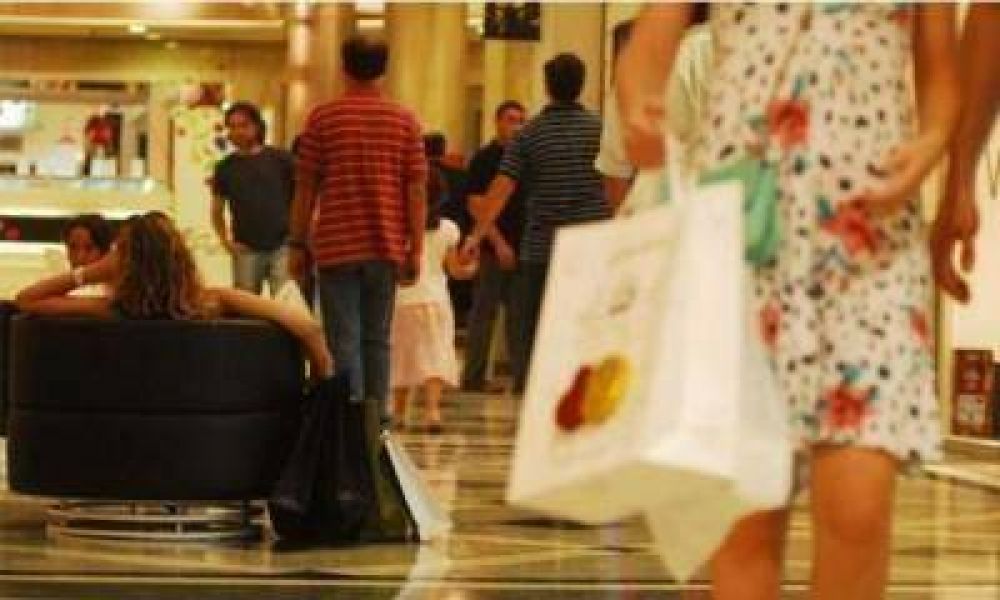 Por los descuentos, los mendocinos prefieren comprar regalos con tarjetas