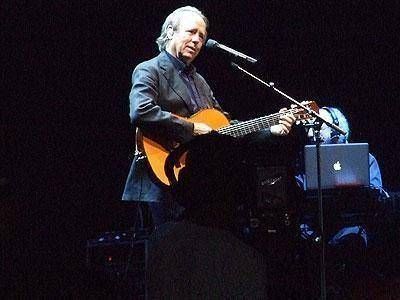 Serrat le cant� a una multitud, en una nueva noche inolvidable para Lomas