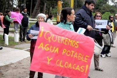 Los vecinos del Alfar volvieron a reclamar agua corriente y cloacas
