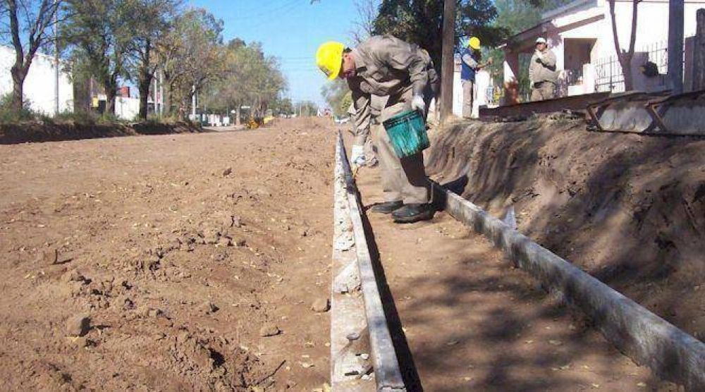 Contin�a la construcci�n de cord�n cuneta en 19 barrios