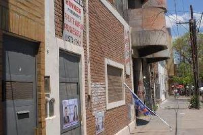 Da�aron carteler�a de la sede del Partido Socialista