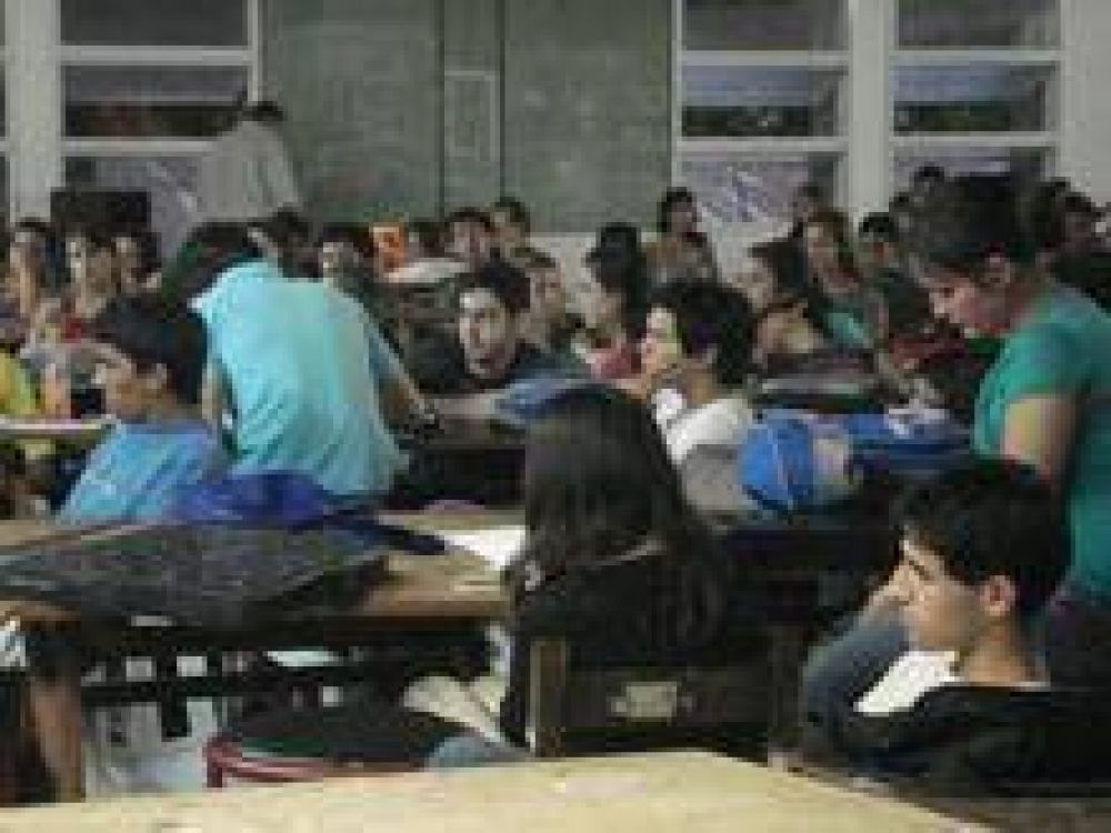 De cada 100 ingresantes a la Unne, se recibe m�s del 43%