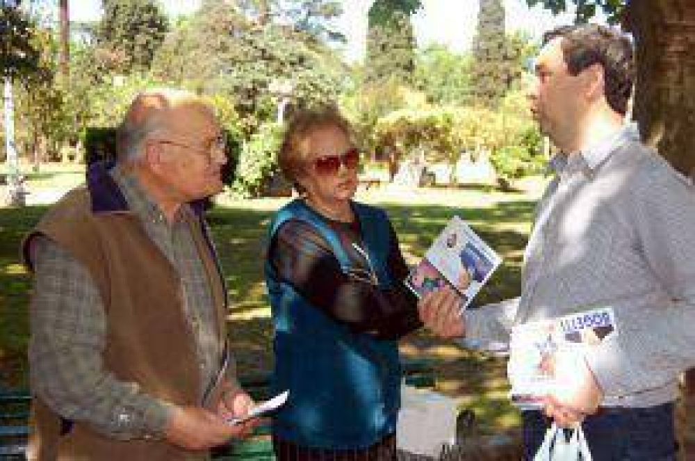 El Frente Amplio Progresista entreg� a los vecinos la boleta del partido 