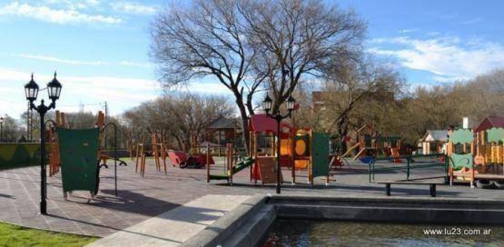 Imponente Plaza de los Pioneros
