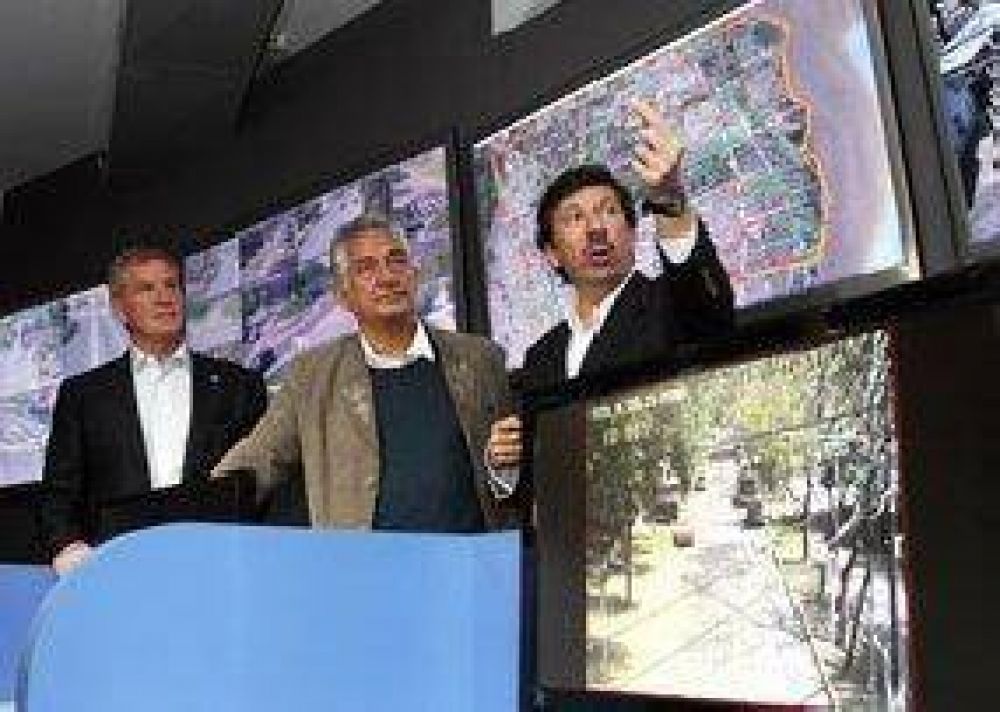 Rodr�guez Sa� hizo campa�a con De Narv�ez y Jorge Macri