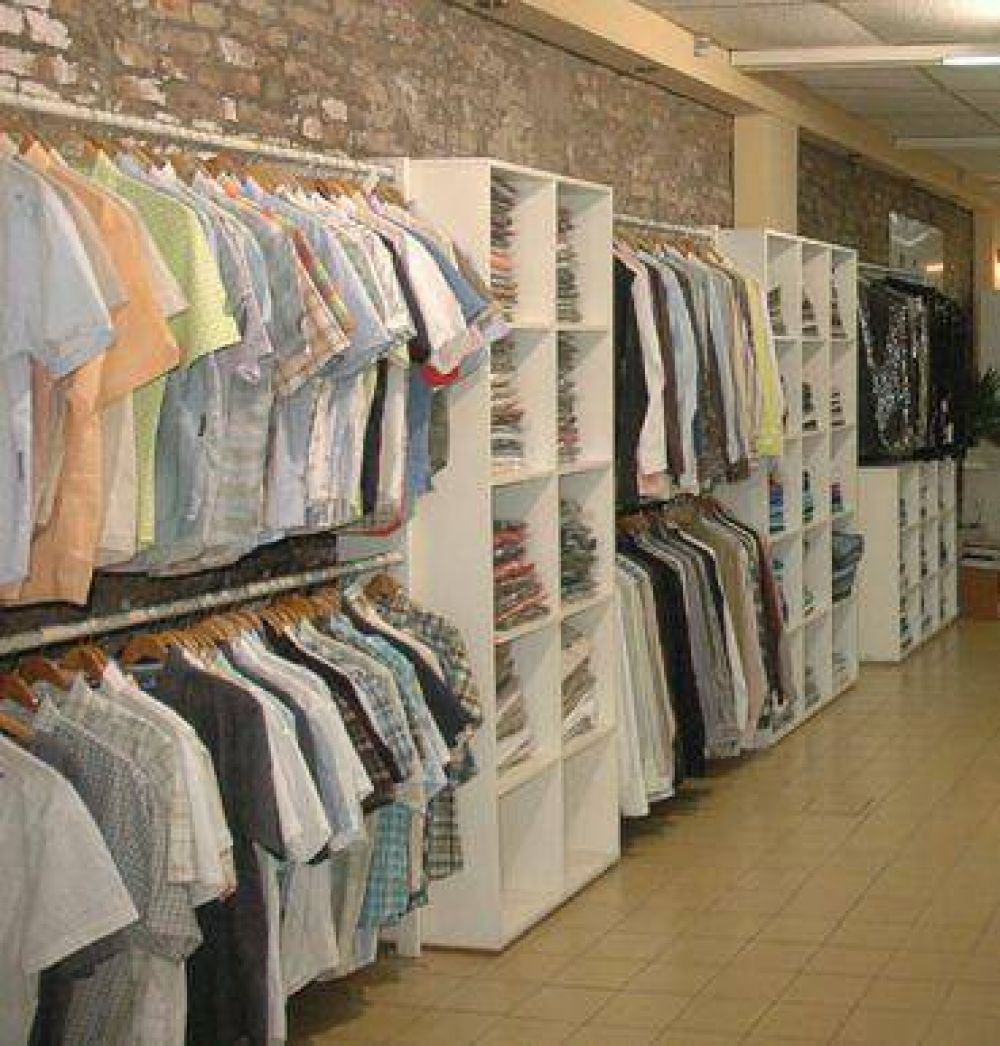 En los �ltimos tres meses, un empleado menos cada dos d�as en los comercios