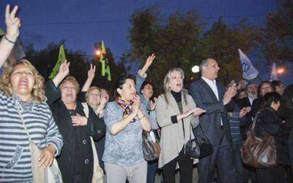 Buzzi presidi� el acto del PJ de Comodoro