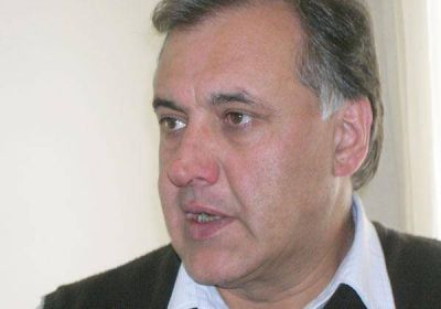 Disciplinado con Alfons�n, pero pide cortar boleta