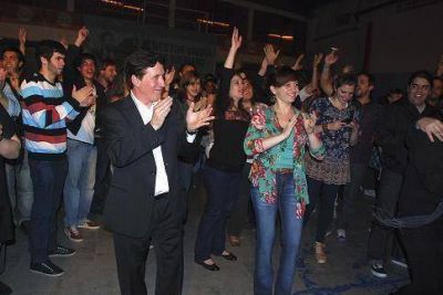 CIENTOS DE MILITANTES LANUSENSES ASISTIERON A LA SEGUNDA EDICI�N DE ESTA VERDADERA FIESTA POPULAR