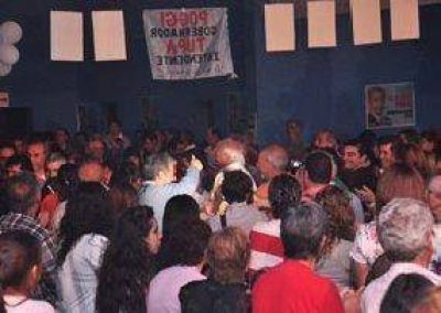 Poggi recorri� Merlo y bail� cuarteto en la plaza con los vecinos