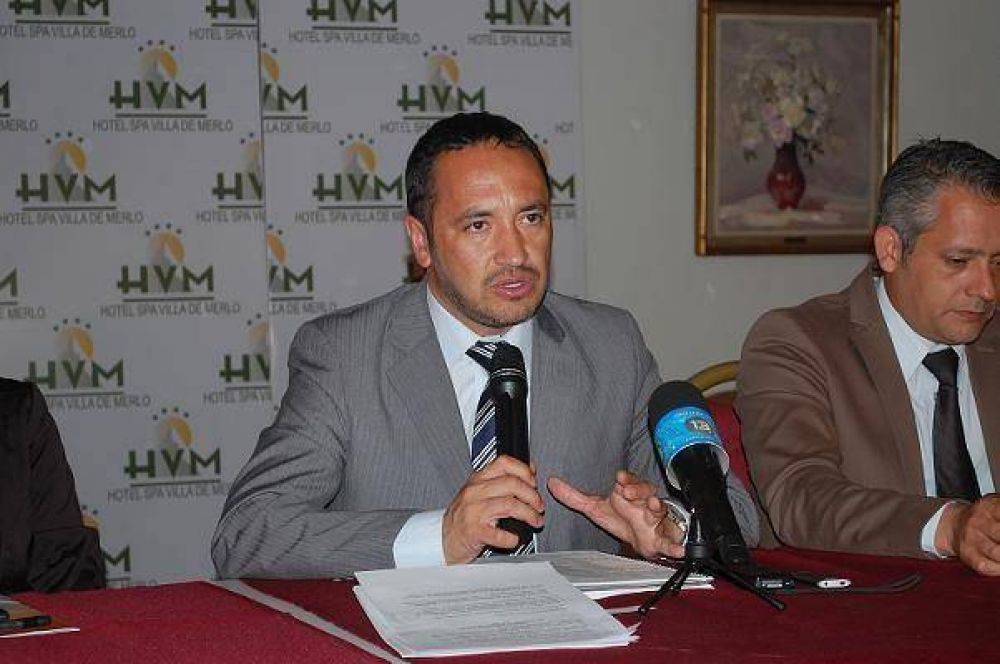 Contin�a la entrega de estampillas y en breve de computadoras en Villa Mercedes y San Luis