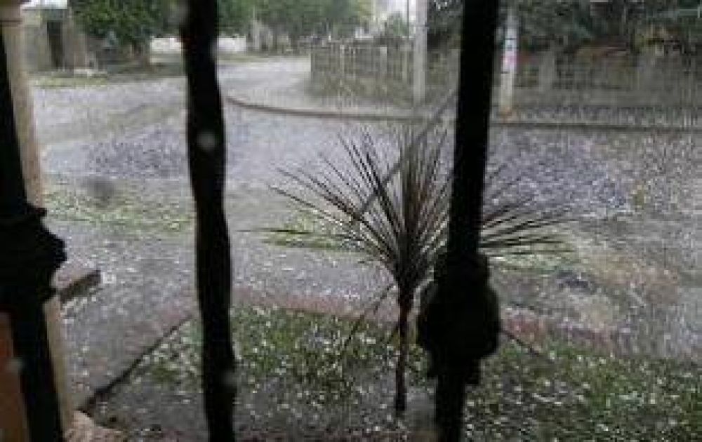 Evacuados en C�rdoba por fuertes lluvias y granizo