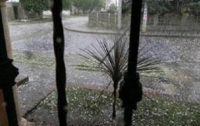 Evacuados en C�rdoba por fuertes lluvias y granizo