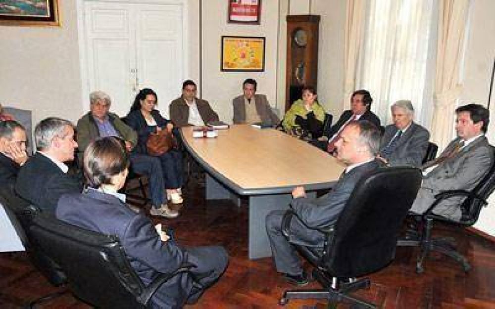 Buzzi resalt� la construcci�n de un frente social con unidad