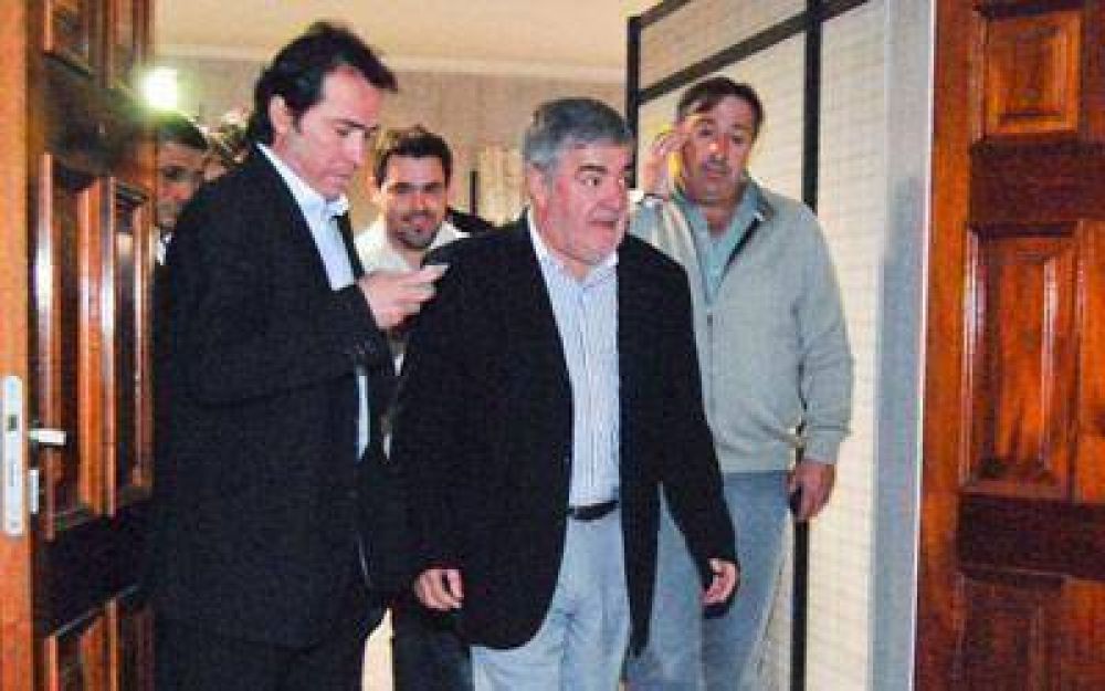 Das Neves cerr� su campa�a en Comodoro con una cena