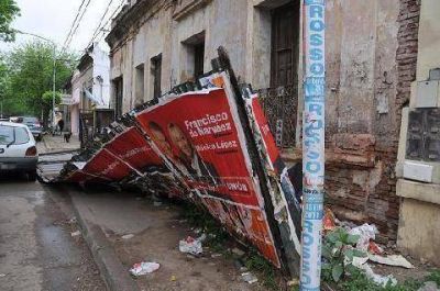 Los vecinos se quejaron por la inundaci�n de la propaganda pol�tica