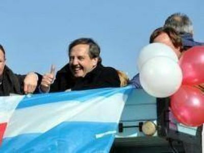 Elecciones 2011: Alfons�n cierra su campa�a el jueves con una caravana