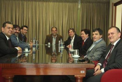 CUATRO CONCEJALES DE LA CC SE PASAN AL FRENTE PARA LA VICTORIA, ENTRE ELLOS AMORE Y GOMEZ DE LANUS