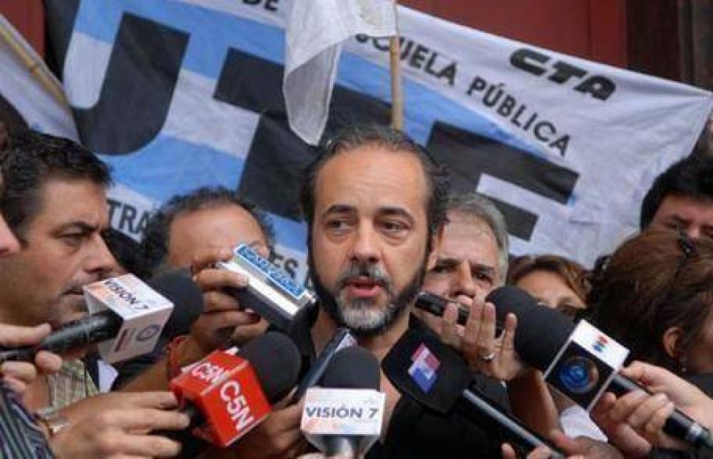 Docentes porte�os estiman un 98% de adhesi�n al paro