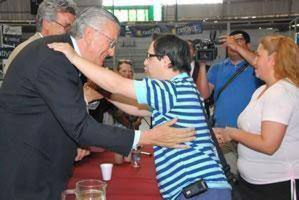 Rawson: entregan herramientas de trabajo a 50 familias
