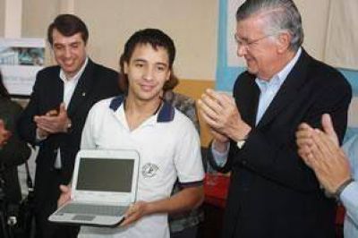  Programa Conectar Igualdad: M�s de 1.500 netbooks para Santa Luc�a