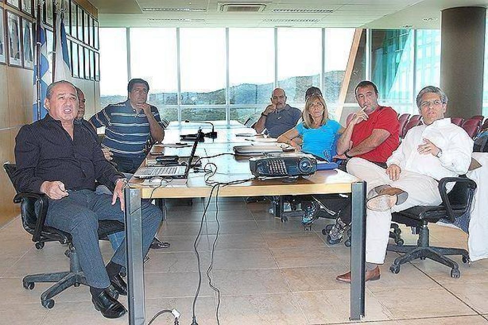 El Jefe de Gabinete se reuni� con profesores de educaci�n f�sica 