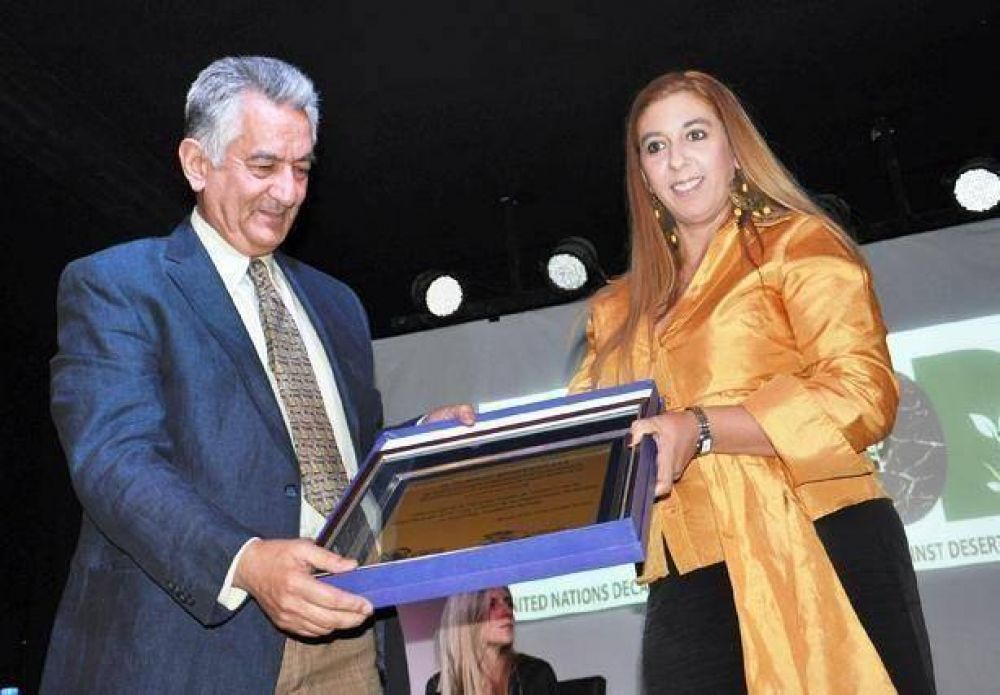 Reconocimiento: Distinguieron a Rodr�guez Sa� por su lucha contra la desertificaci�n