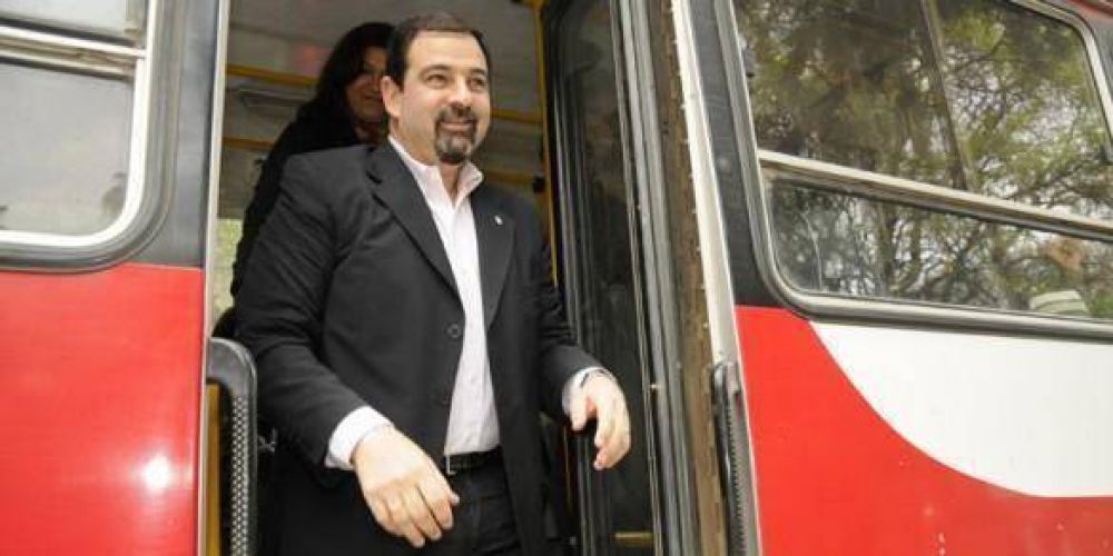 Carlos Ciurca volvi� al micro despu�s de mucho tiempo y descubri� que las frecuencias son escasas